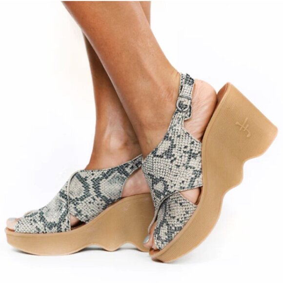 Famolare Cross Your Heart Platform Sandals Snake embossed leather. - Picture 12 of 12